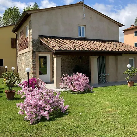 Relax In Toscana A Due Passi Da Lukka